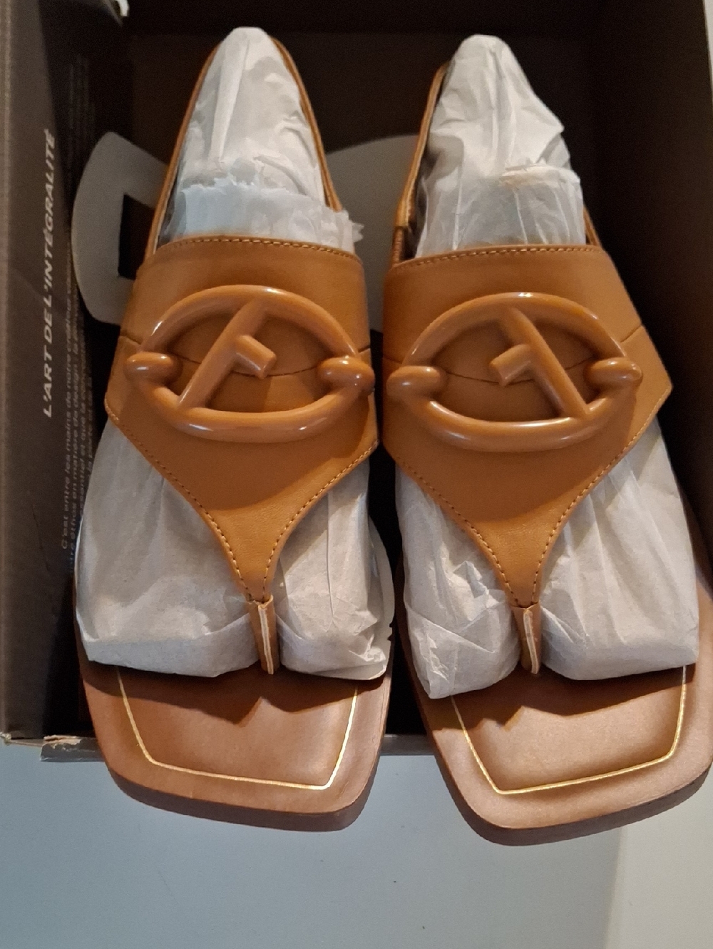 New Franco Sarto Tan Thong Sandals Size 6.5M
